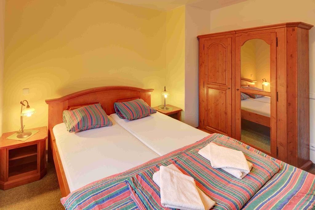 Hradni Basta Hotel Becov nad Teplou Ngoại thất bức ảnh