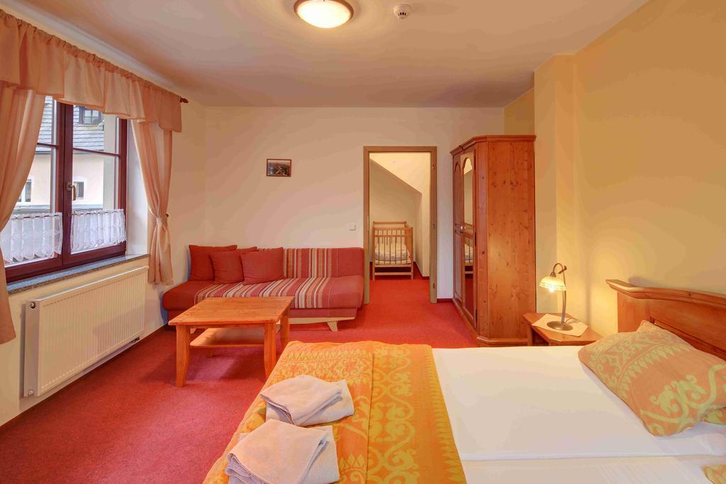 Hradni Basta Hotel Becov nad Teplou Ngoại thất bức ảnh
