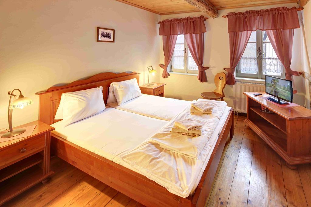 Hradni Basta Hotel Becov nad Teplou Ngoại thất bức ảnh