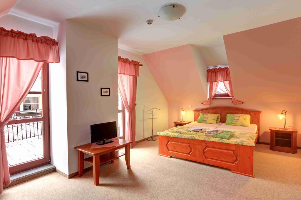 Hradni Basta Hotel Becov nad Teplou Ngoại thất bức ảnh