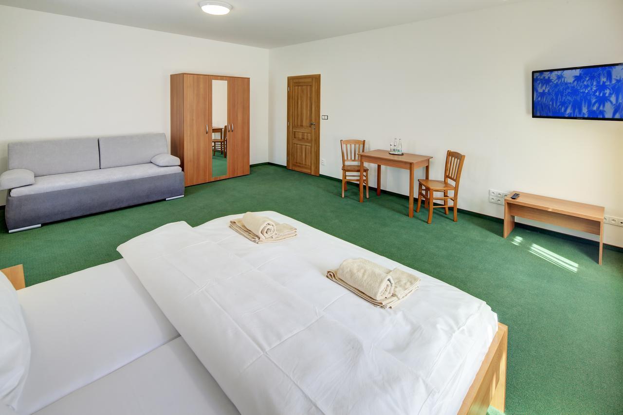 Hradni Basta Hotel Becov nad Teplou Ngoại thất bức ảnh