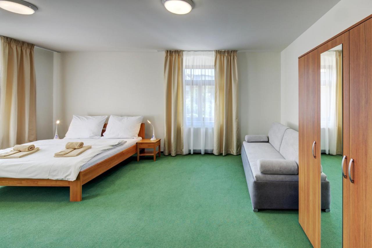 Hradni Basta Hotel Becov nad Teplou Ngoại thất bức ảnh
