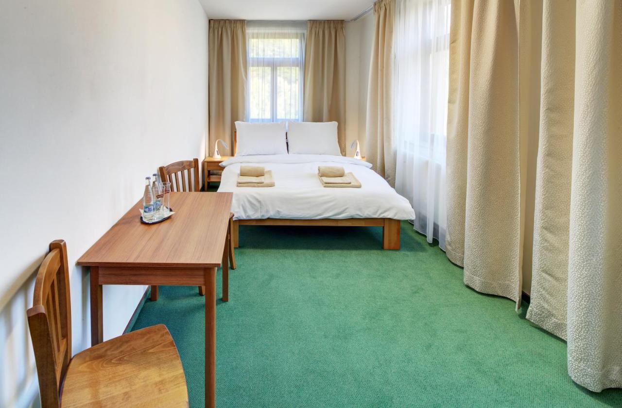 Hradni Basta Hotel Becov nad Teplou Ngoại thất bức ảnh