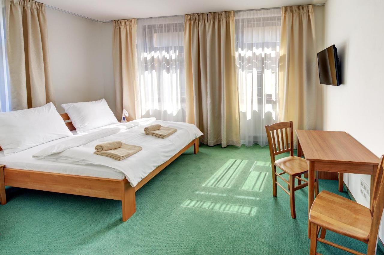 Hradni Basta Hotel Becov nad Teplou Ngoại thất bức ảnh