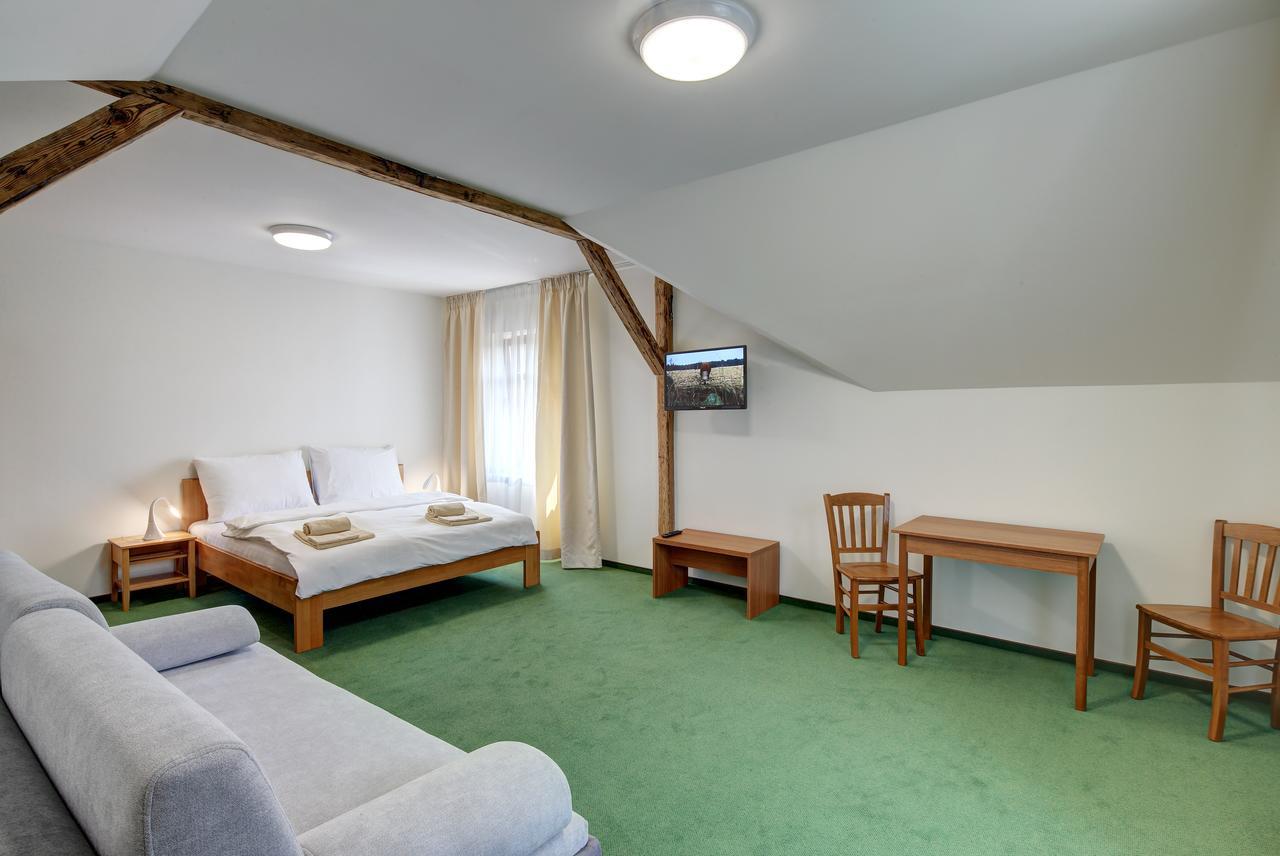 Hradni Basta Hotel Becov nad Teplou Ngoại thất bức ảnh
