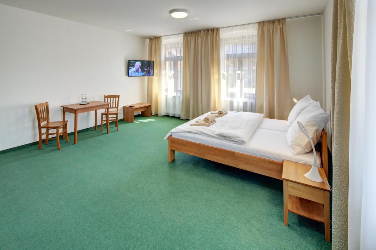 Hradni Basta Hotel Becov nad Teplou Ngoại thất bức ảnh